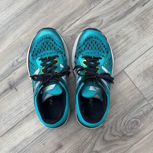 New Balance Teal and Black Athletic Shoes